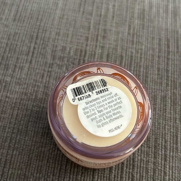 Bath & Body Works Banana Nanaza Exfoliating Lip Scrub NEW 0.5oz/15g - Picture 2 of 3